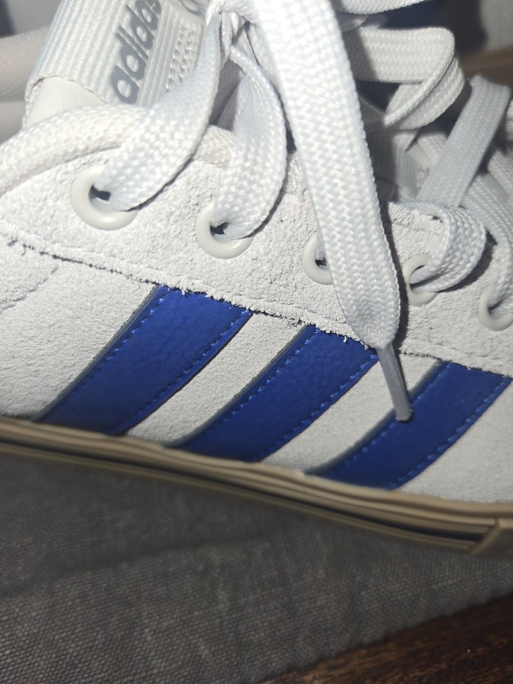 Adidas Suede White Sneakers with Blue Stripes and Gum Sole Unisex Size M8 W10 - Picture 8 of 9